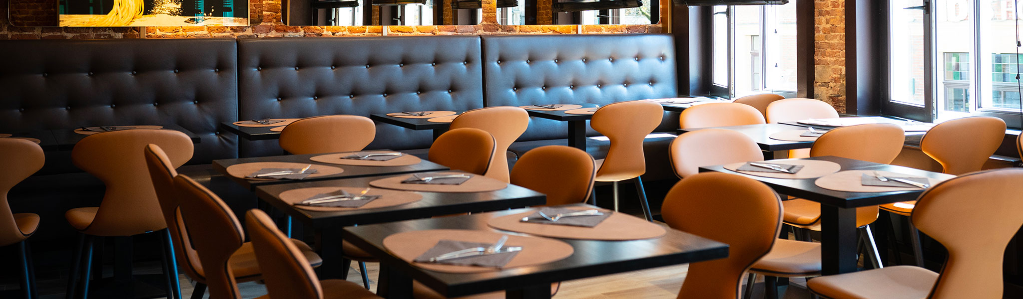 Salle chaleureuse et moderne de Pasta Divina